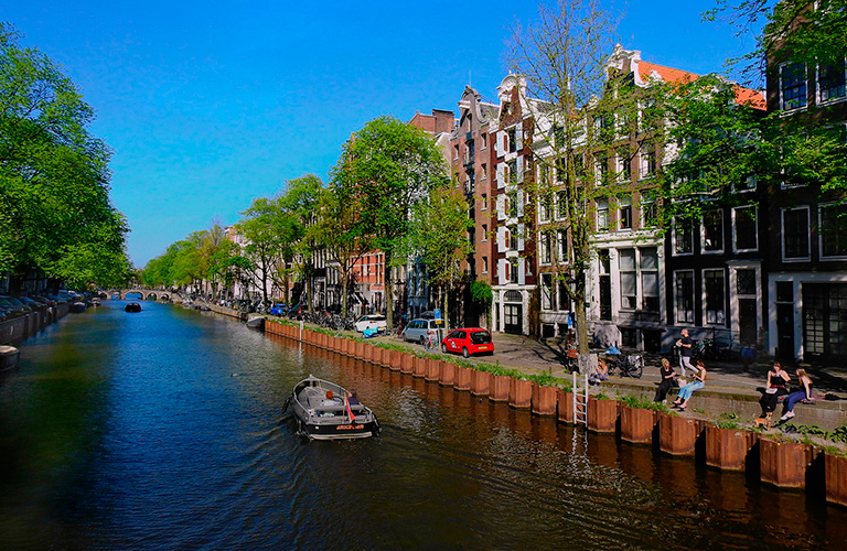 Владимирская ведущая Карина Васильева о неожиданной изоляции в Амстердаме