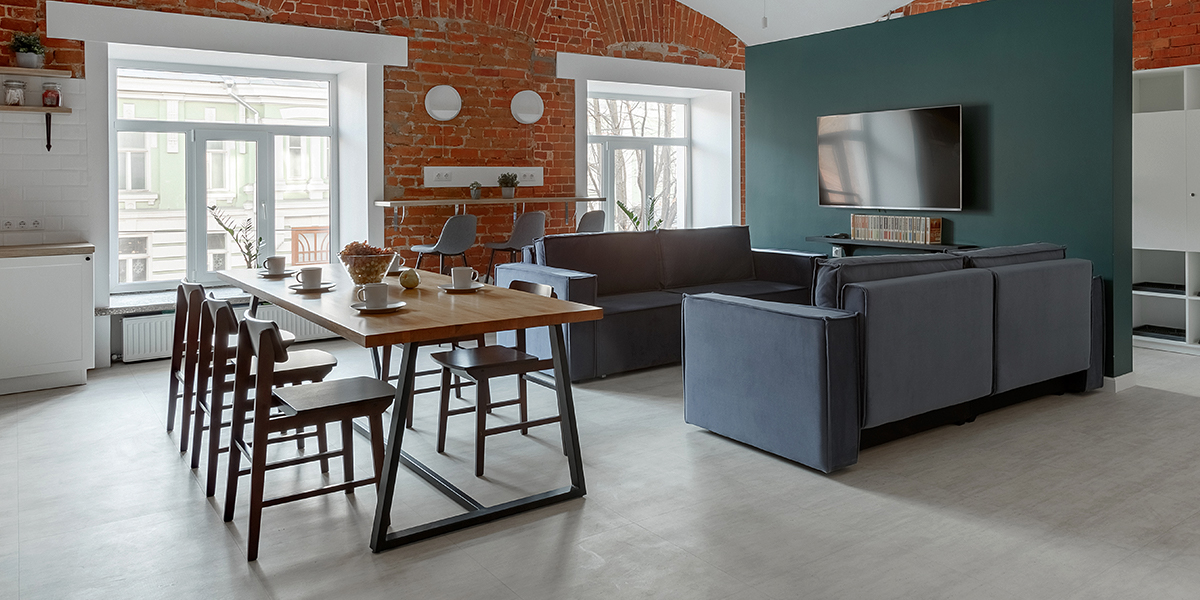 Интерьер хостела, расположенного в бывшем доходном доме, попал на страницы Elle Decoration