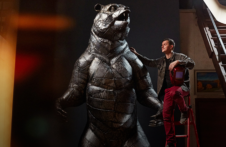 Стальной гигант! Владимирский скульптор создал из металла медведя высотой в два человеческих роста