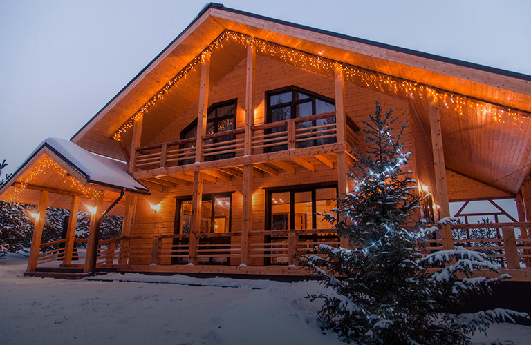 С джакузи, кроватями кинг-сайз и солярием. Обзор домов для встречи 2022 года