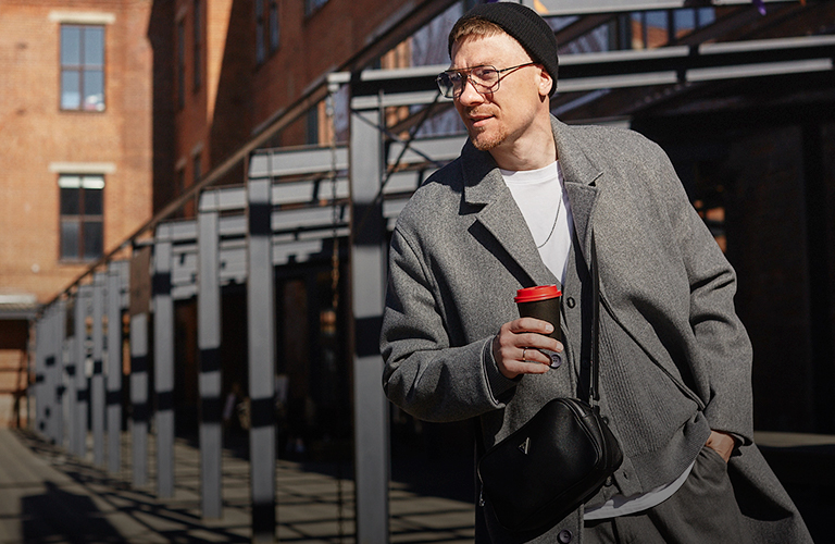 Пятьдесят оттенков серого и актуальная многослойность в образах ведущего Сергея Белоусова