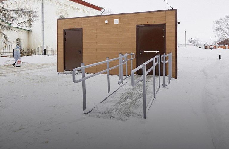 Помимо платных парковок в Суздале теперь есть бесплатные модульные туалеты