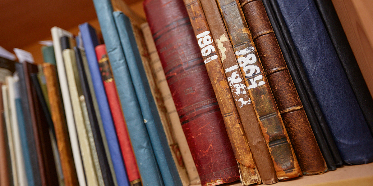 «Выменял на последний костюм». Владимирский коллекционер собрал уникальный фонд из книг, газет и рукописей