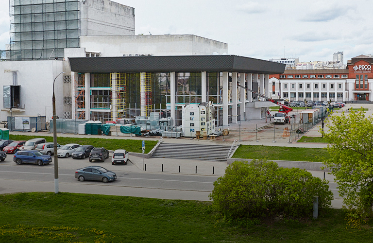 Репортаж из Закулисья: какие чудеса происходят в закрытом на ремонт драмтеатре