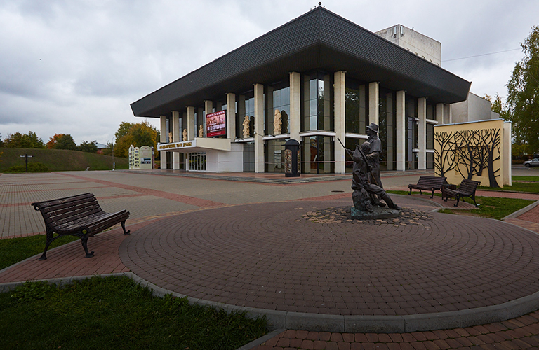 Театр драмы после реконструкции – уютный коворкинг днем, higth-tech спектакли вечером