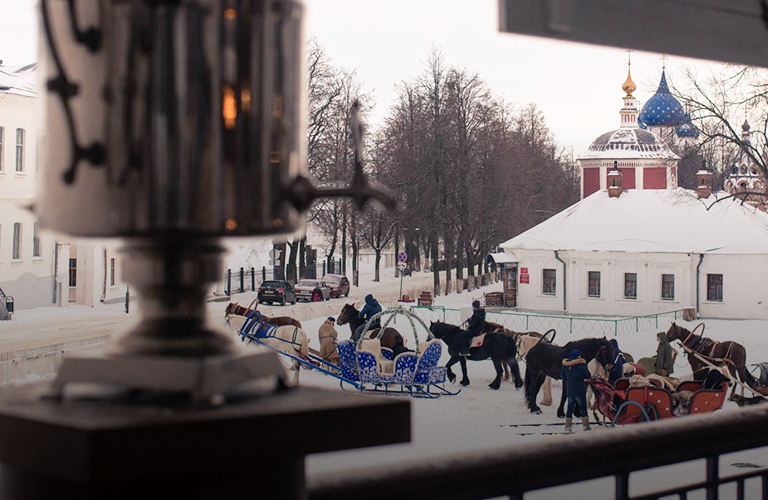 Никакого праздника в Суздале? Российские компании отменяют выездные корпоративы на Новый год