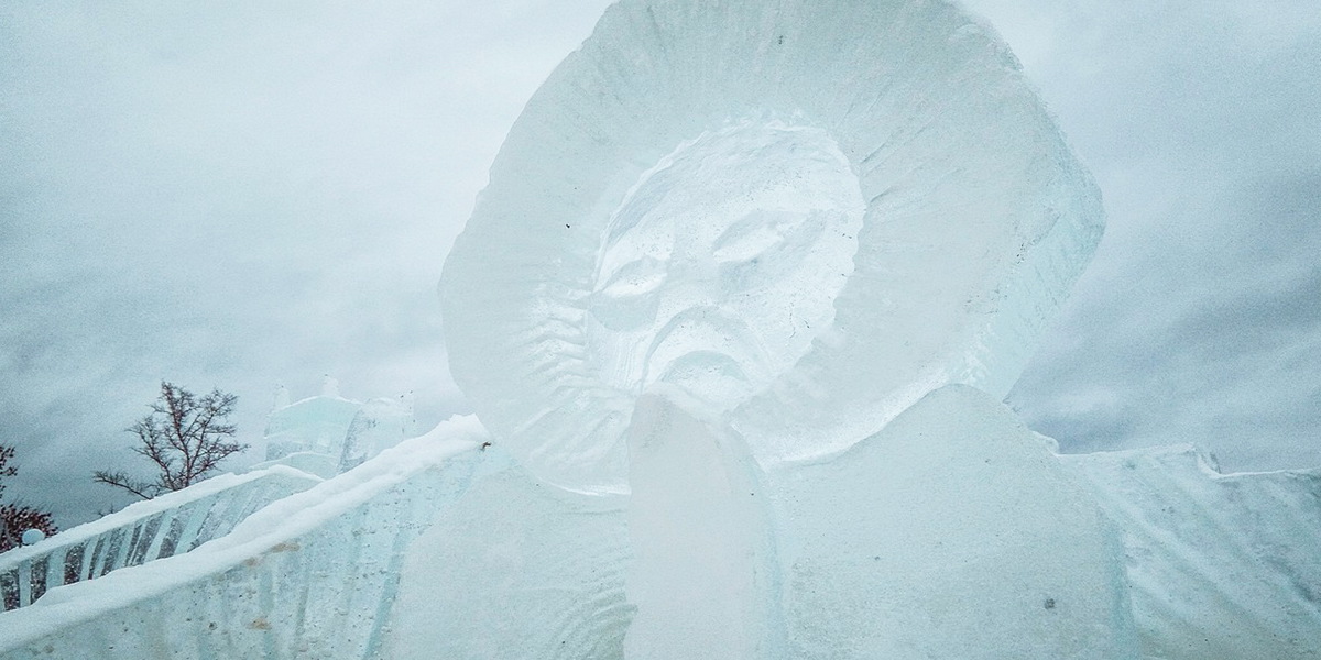 Огромные лужи и падающие с крыш глыбы льда: весенняя зима в регионе продолжится