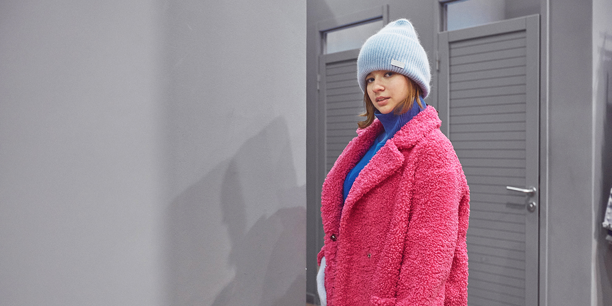 В «зебре» или малиновом «тедди»? 5 актуальных зимних образов с экошубами