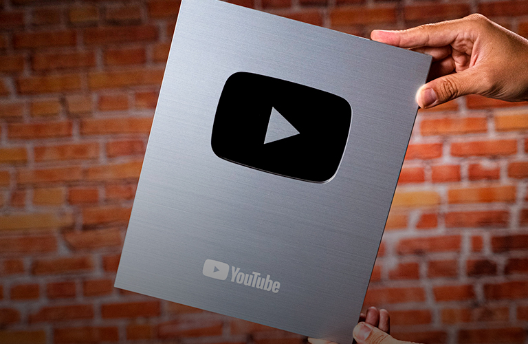 «Серебряные кнопки» и полезный контент. Образовательные YouTube-каналы блогеров из 33-го региона