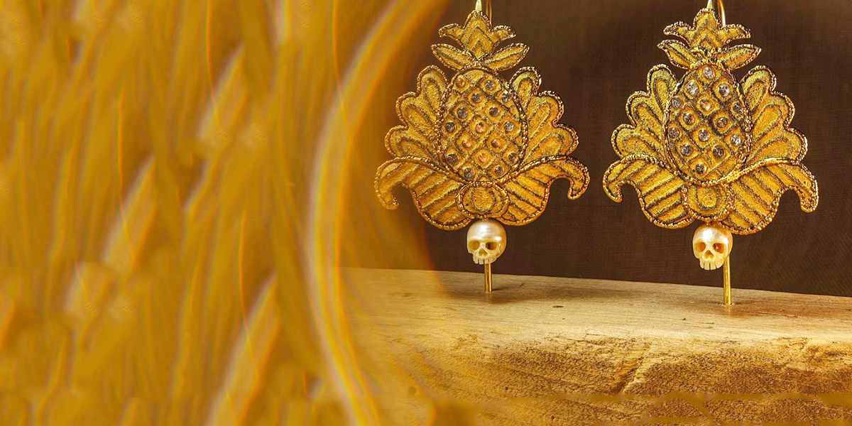 Жемчужные черепа и золотые ананасы: оригинальные украшения ювелира из Мурома покоряют Москву