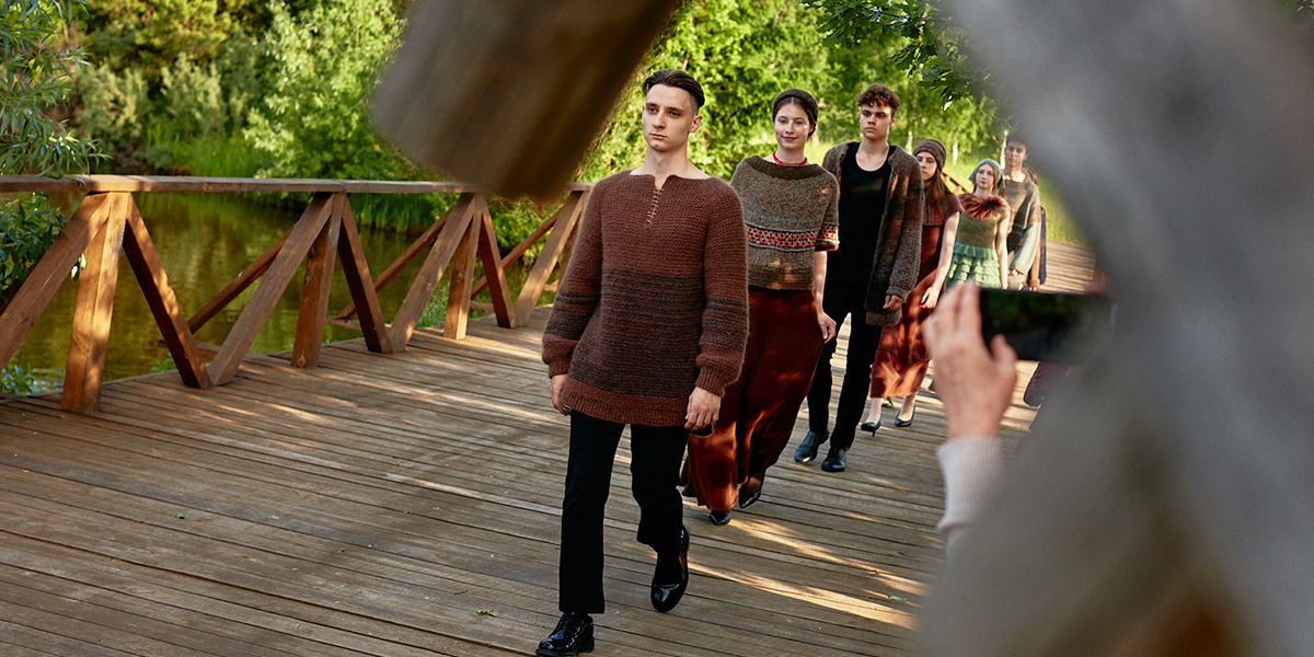 Прялки с реактивным мотором и дефиле моделей в медвежьих свитерах