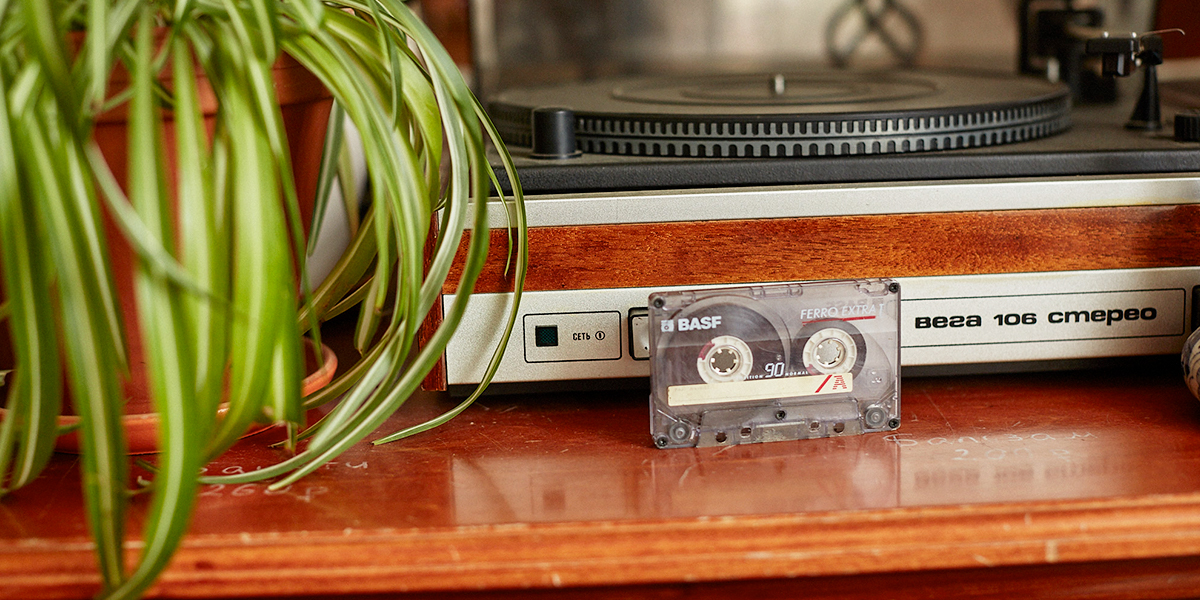 Фото на фоне ковра и танцы под Губина! Во Владимире вновь актуальны вечеринки в стиле 90-х