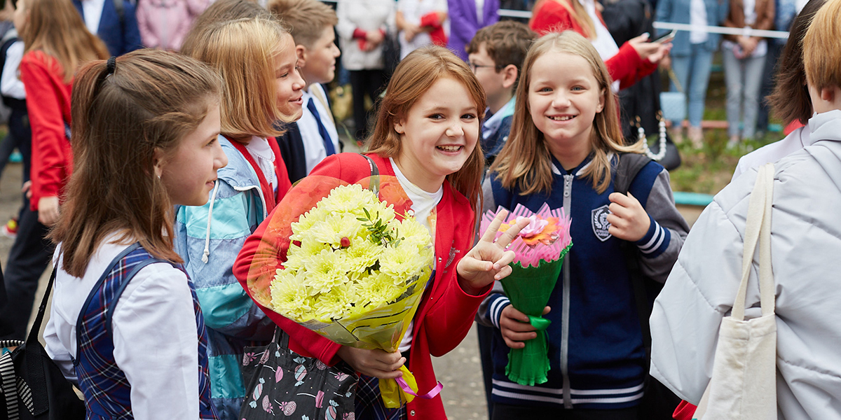Космические слойки и подарки для 18 тысяч первоклассников области от хлебокомбината
