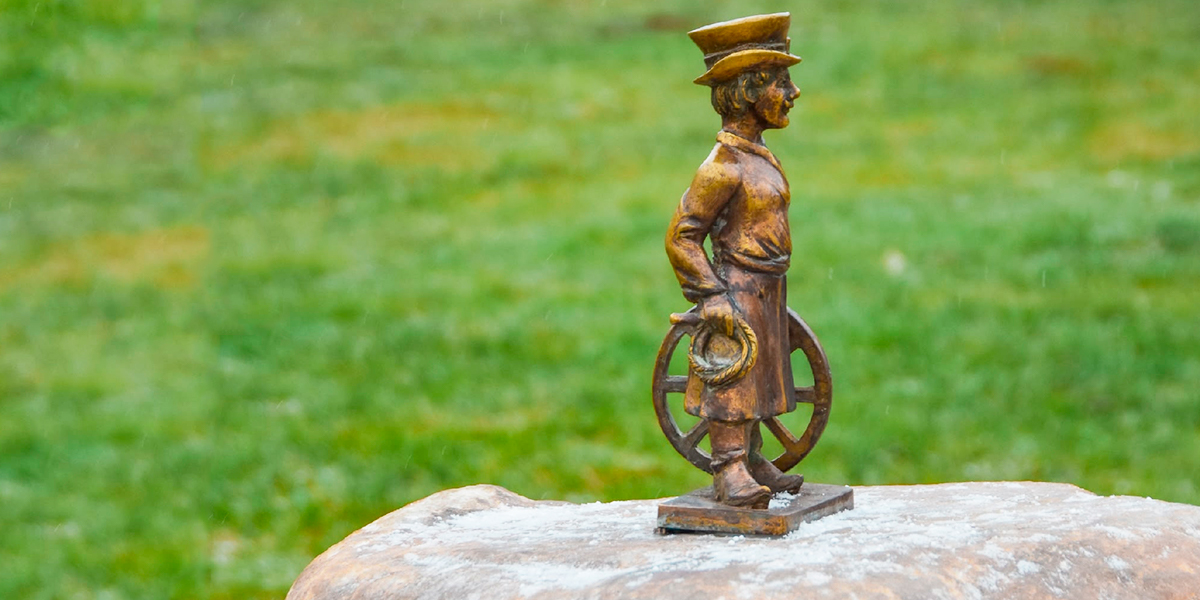 Мини-извозчик от автора бронзовых суздальчат и металлическое дерево весом в 160 кг мастера из Мурома