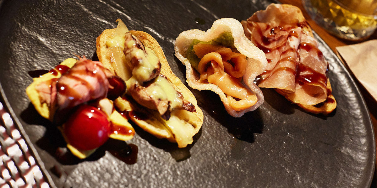 «Мясо с персиками – очень мощно!»: владимирские блогеры тестируют кухню Bar & Shop «Хьюстон»