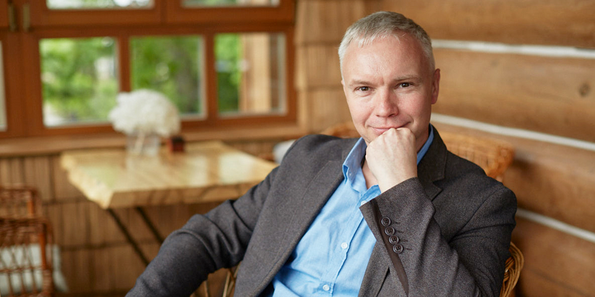 Автор лучшей книги области про секретные лаборатории, перемещения во времени и владимирских супергероев