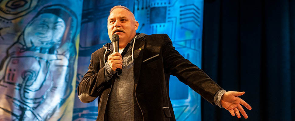 Андрей Белянин: «Я вошел в комнату с голыми женщинами, сказал им пошлость о режиссере и был уважаем как никто»