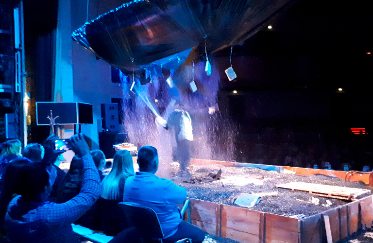 Игра в песочнице: на владимирской сцене спасли камер-юнкера Пушкина