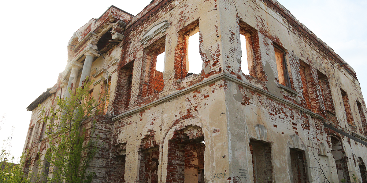 Утерянное наследие: руины дома Каратыгина начала XIX века, запечатленные фотографом из Питера