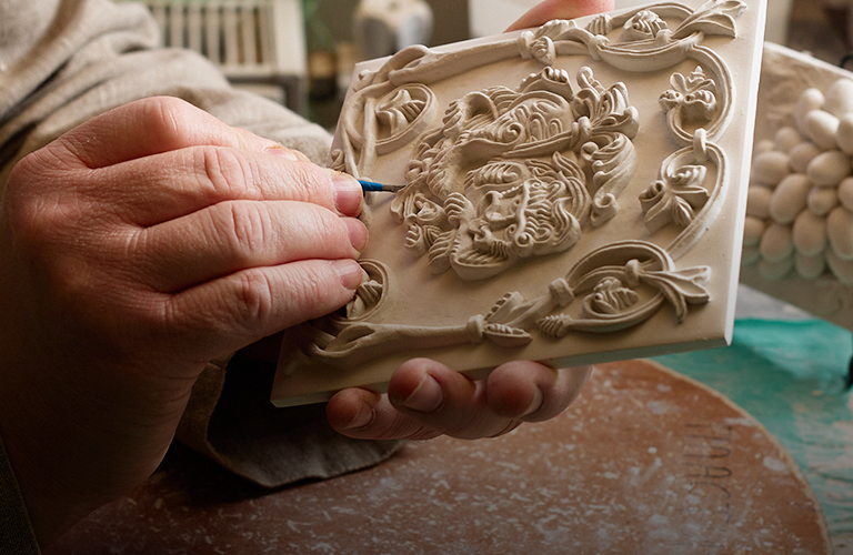 Познание философии предков: владимирский реставратор создает реплики старинных барельефов