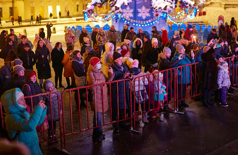 Новогоднюю ночь на Соборной площади владимирцы отметят без фейерверка, но весело