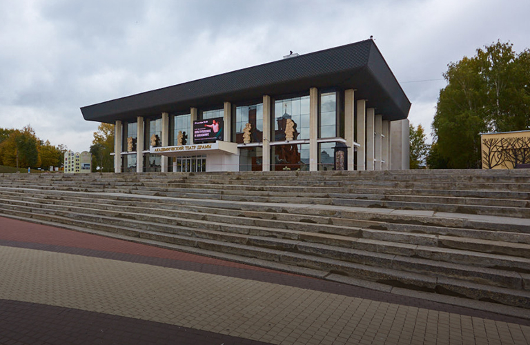 Какую концепцию нового фирменного стиля драмтеатра выбрали владимирцы?