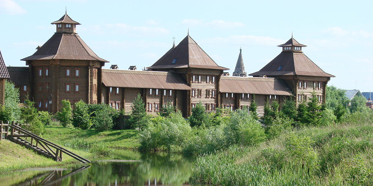 Любовь, искусство и хорошее настроение в театральной гостиной экоотеля «Горячие Ключи»