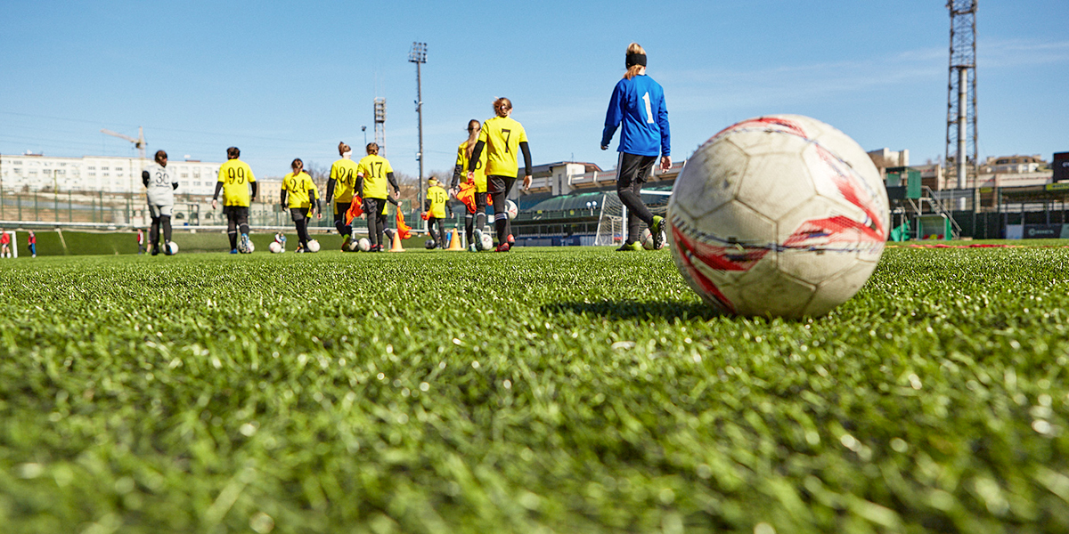 «Мальчишек обыгрываем регулярно». Как тренируются владимирские футболистки из школы олимпийского резерва