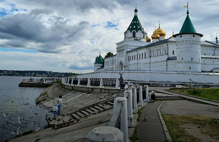 Сырный ретрит, царские хоромы и рум-тур по терему Снегурочки: Кострома за 1 день