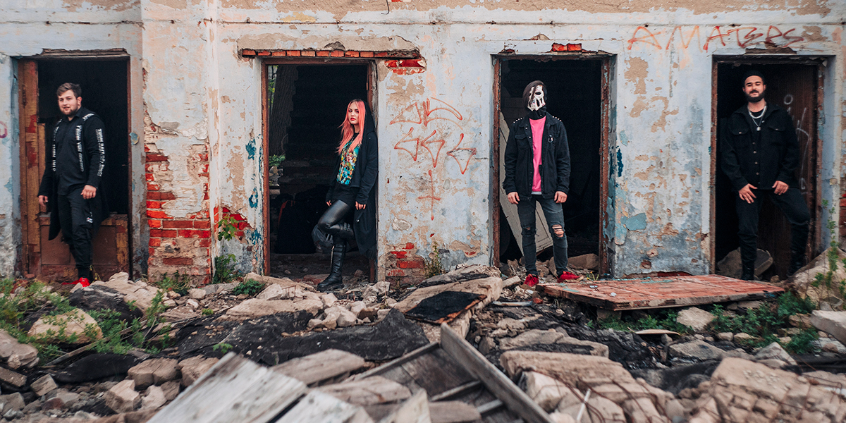 Когда басист – инкогнито в маске. Чем еще удивляют молодые поп-панки Владимира?