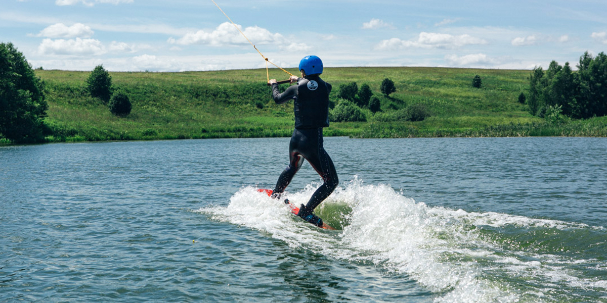 Вертолет, параплан, загородные лодки. Где и на чем покататься этим летом?