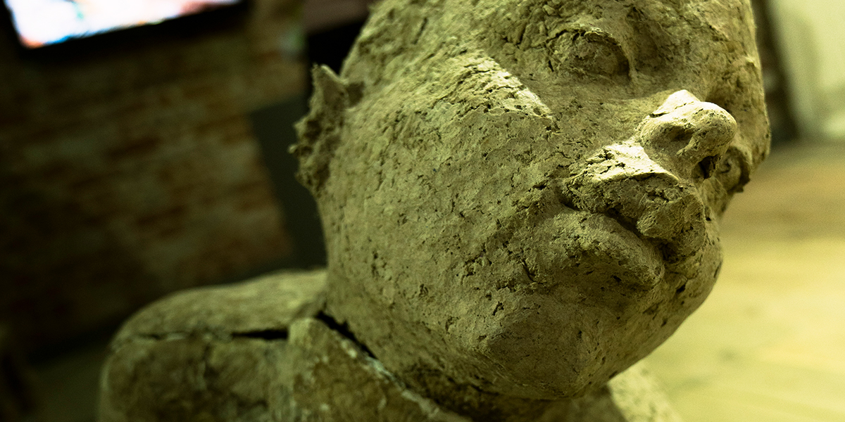 Разрыв шаблона: в летнем дворике установят скульптуру упитанной балерины из яичных упаковок