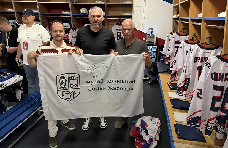 Подарили стол, делают трон. Суздальские мастера лично встретились с хоккеистом Александром Овечкиным