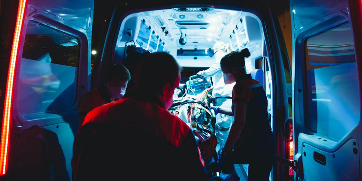 Неэтичный юмор и медицинский абьюз: медсестра «красной зоны» отвечает на неудобные вопросы