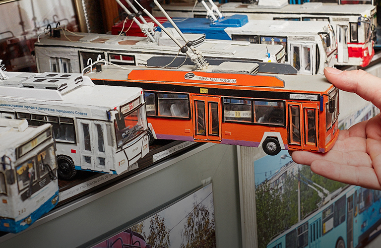 Владимирский кондуктор обновил коллекцию декоративных троллейбусов, сделанных своими руками