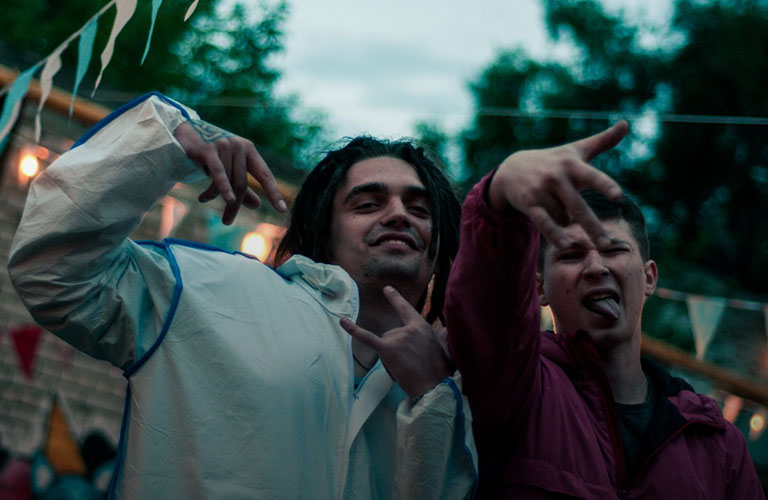 Хипстерская вечеринка во дворике на Ильича