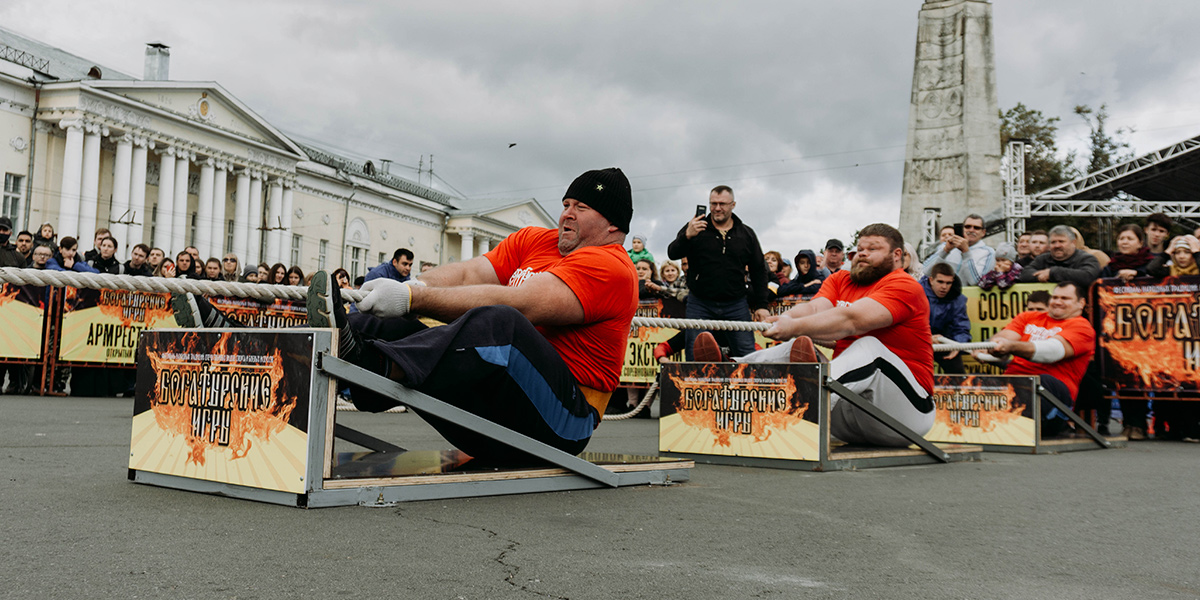 Экстрим на Соборной: «пощечины» для женщин и трак-пул машин весом 7 тонн