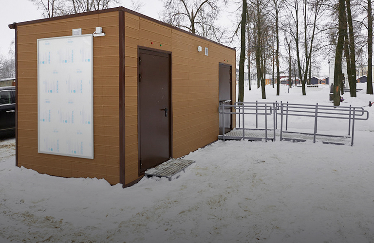 Модульные туалеты в Суздале стали платными, да и брусчатка на Торговой площади не прижилась