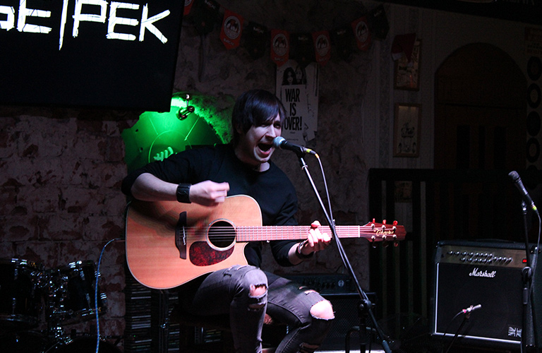 Акустические страсти от лидера группы «Обе-Рек»