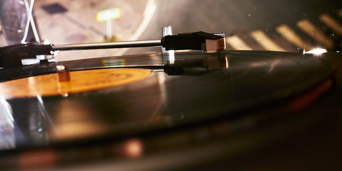 «Золотой фонд» винилового клуба. Где бесплатно послушать более 5000 пластинок?