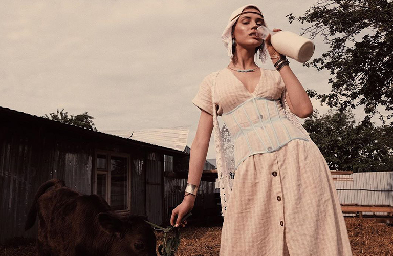 Пригородный фэшн: королева овечьей фермы и невеста с заброшки под Суздалем