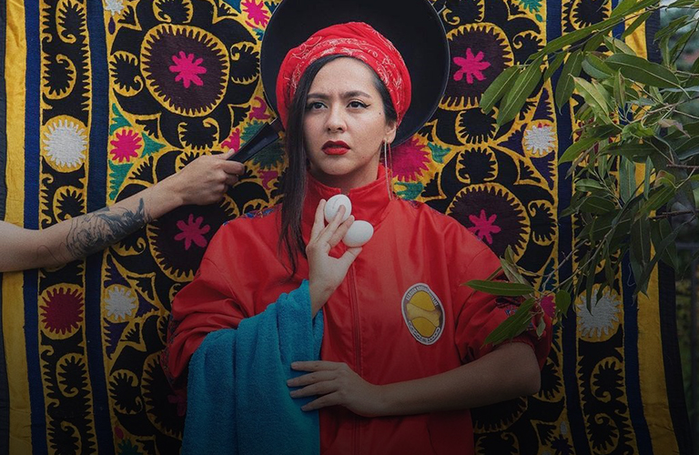 Russian Woman: три летних образа, навеянных нарядами певицы Манижи