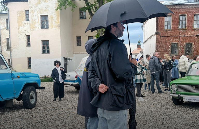 Не за границу, а по России! Иван Ургант и Сергей Пенкин побывали в 33-м регионе