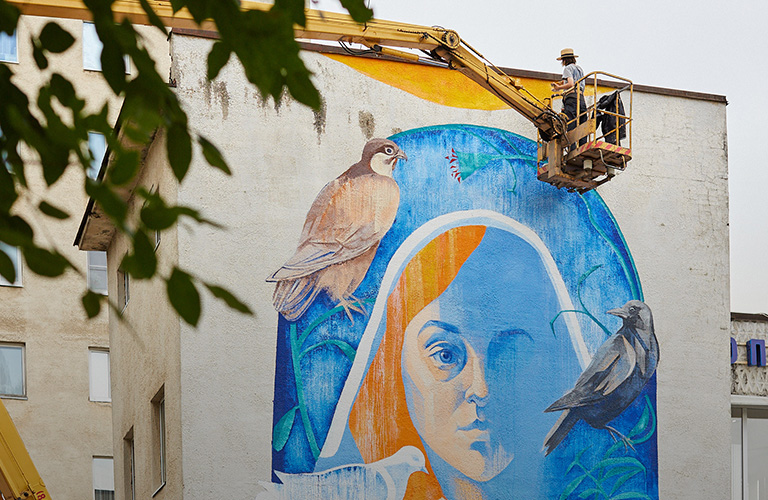 Мурал на проспекте Ленина и деревянный «Апофеоз» в центре. Первые итоги «Загфеста»