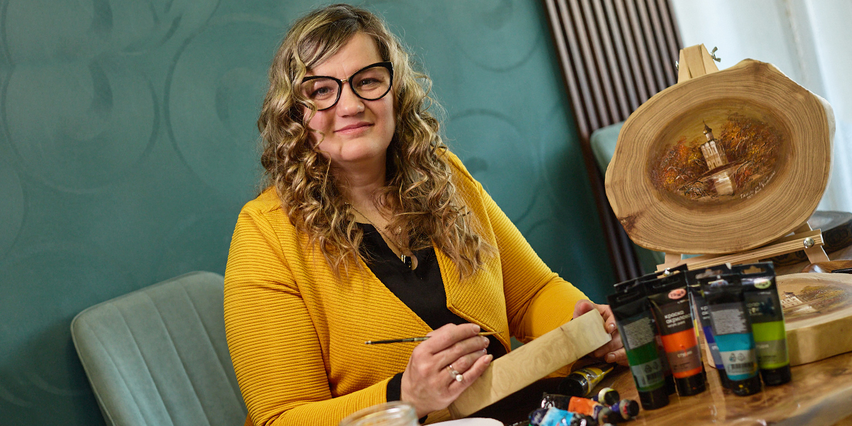 Спил дерева как холст для картин: Покрова на Нерли на необычном материале