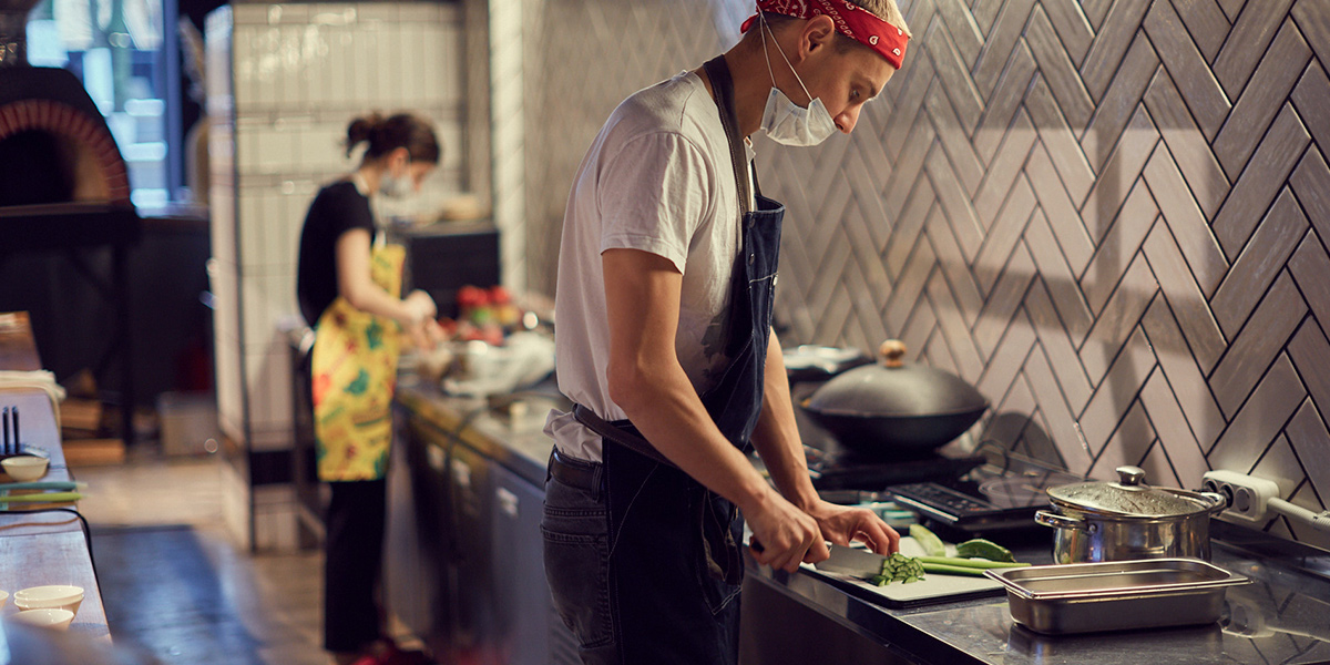 Летние ресторанчики под крышей: мексиканская кухня, индийская забегаловка и сырная