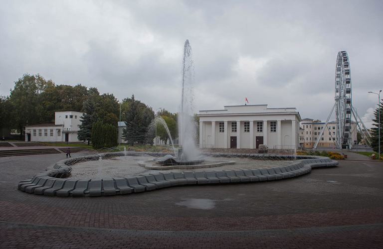 В Центральном парке забил фонтан. Неужели дождались?