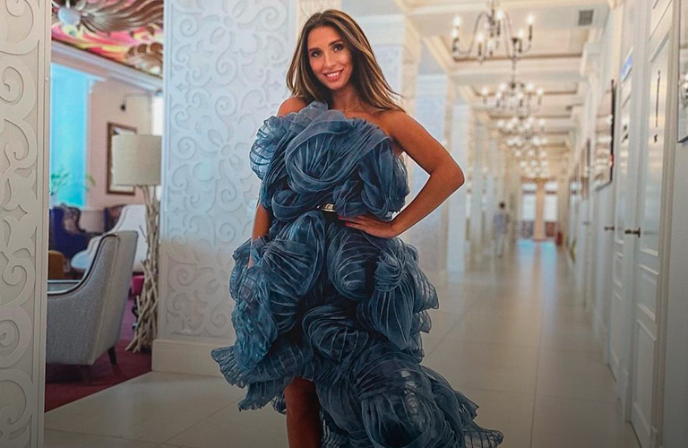 Светские львицы! Девушки из Владимира продемонстрировали свои шикарные вечерние платья