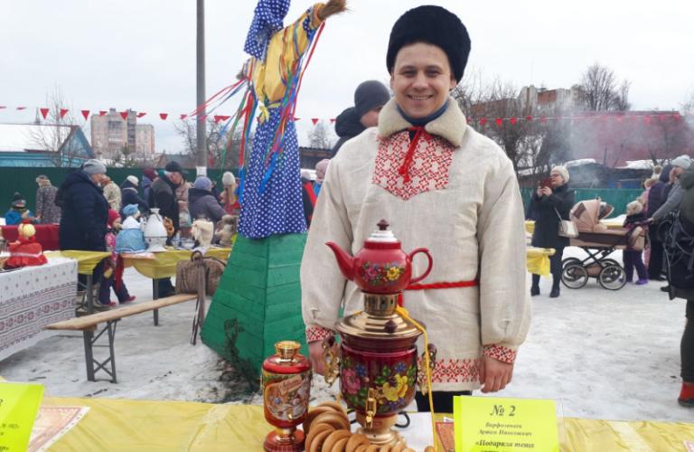 Со своими самоварами: В Добром оригинально отпраздновали Масленицу