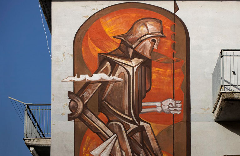 «Солнце» и «Чаша искупления» владимирского художника украсили фасады зданий в Италии